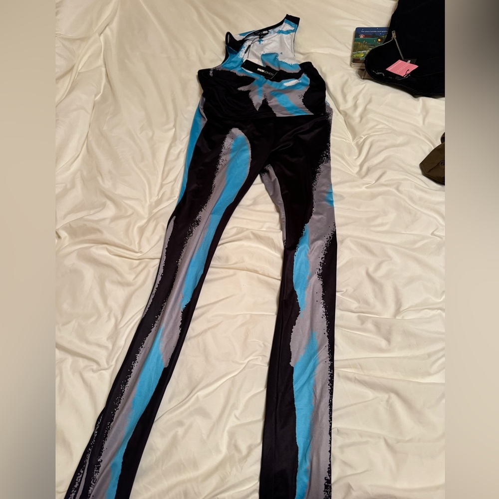 Set from fashion nova. Attached a model picture for reference